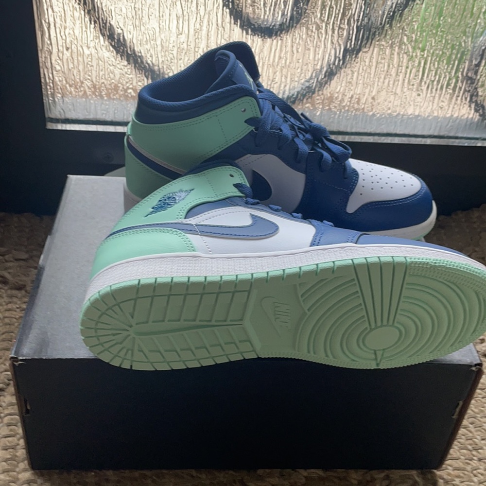 Air Jordan 1 Mid 'Mystic Navy/MintSneakers Size 6.5 Y Big Kids/8 W NIB - Picture 7 of 8